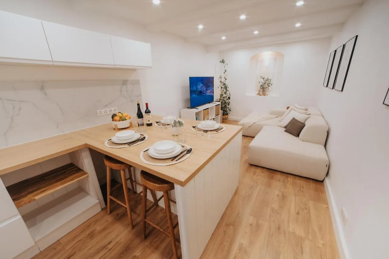 アパート Perfect Family-Oriented And Renovated Townhouse In The Old Antibesアパートメント