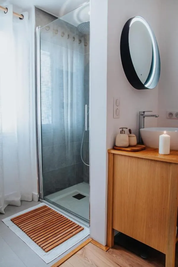 アパート Perfect Family-Oriented And Renovated Townhouse In The Old Antibesアパートメント