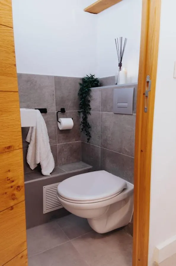 Perfect Family-Oriented And Renovated Townhouse In The Old Antibesアパートメント
