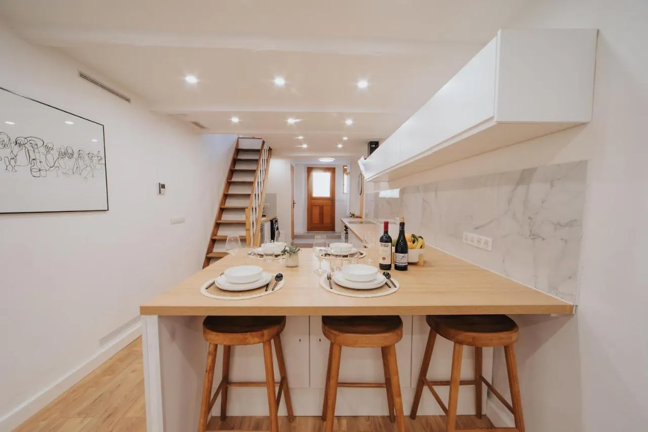 アパート Perfect Family-Oriented And Renovated Townhouse In The Old Antibesアパートメント フランス