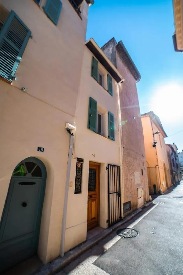 Perfect Family-Oriented And Renovated Townhouse In The Old Antibesアパートメント 0*, アンティーブ